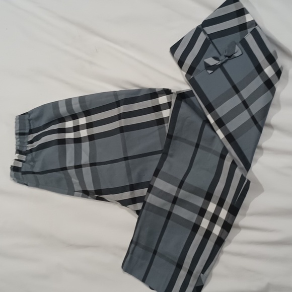 Burberry - Picture 2 of 3